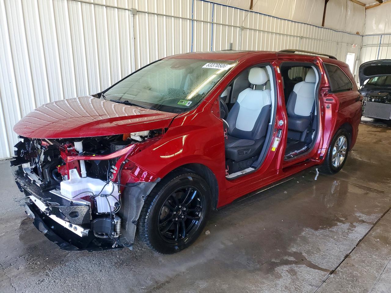Photo of the 2023 TOYOTA SIENNA XSE 7-PASSENGER