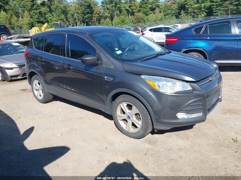 Photo of the 2015 FORD ESCAPE SE