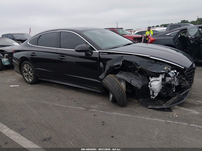 Photo of the 2023 HYUNDAI SONATA SEL