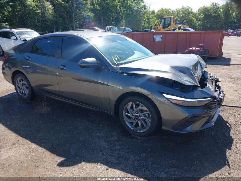 Photo of the 2024 HYUNDAI ELANTRA SEL