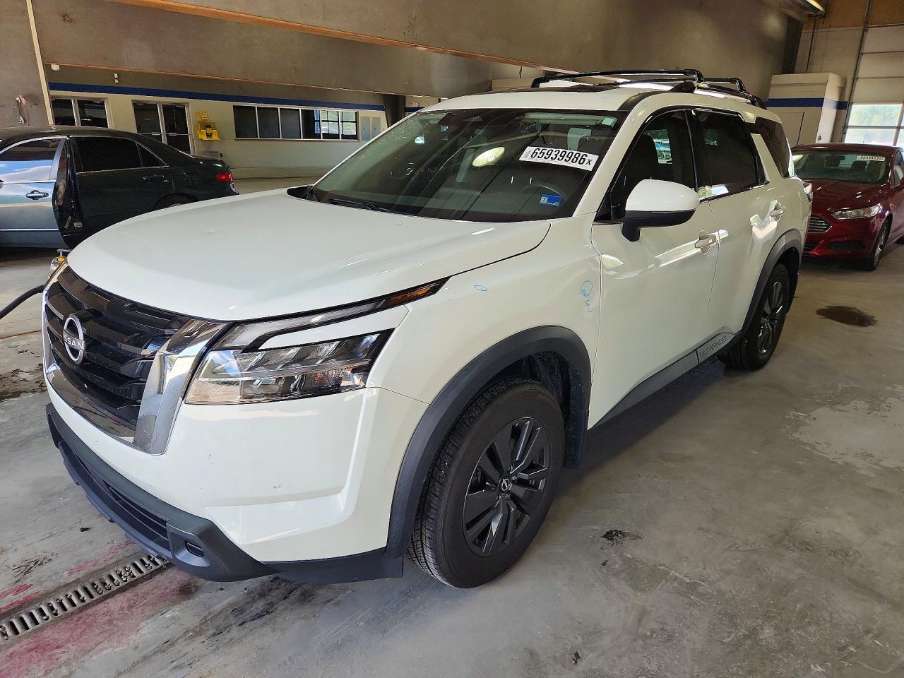 Photo of the 2022 NISSAN PATHFINDER SV