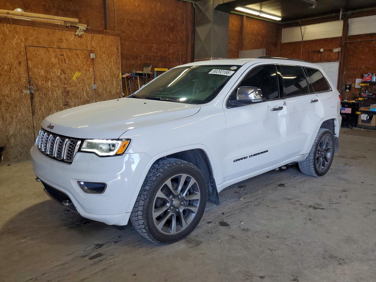 Photo of the 2017 JEEP GRAND CHEROKEE OVERLAND