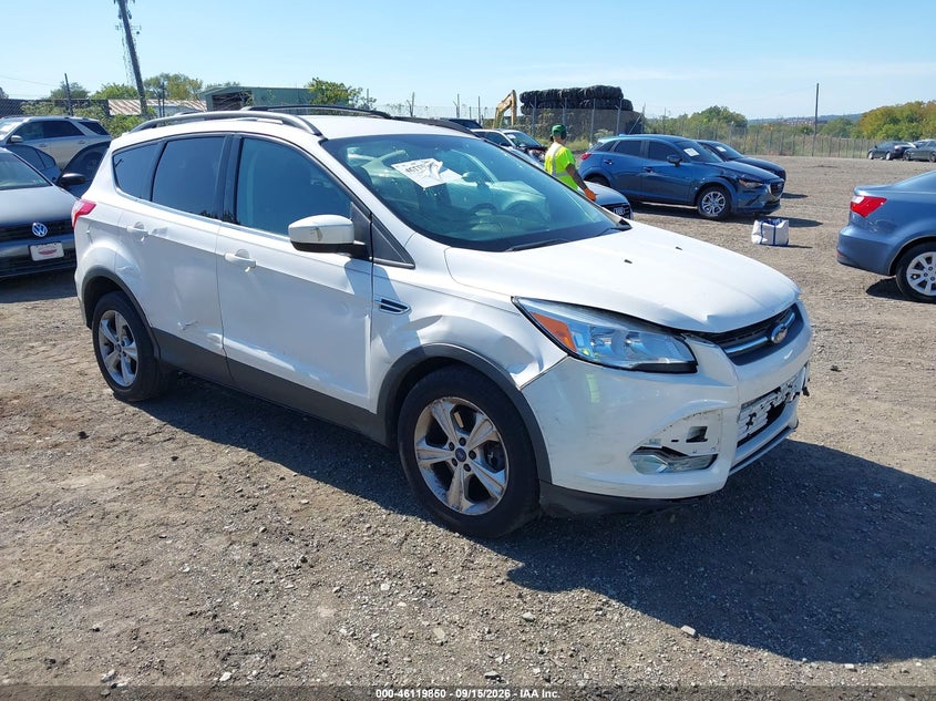 Photo of the 2014 FORD ESCAPE SE