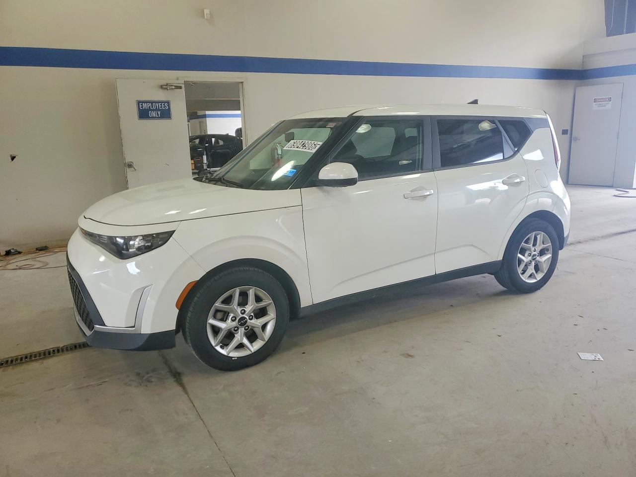 Photo of the 2023 KIA SOUL LX