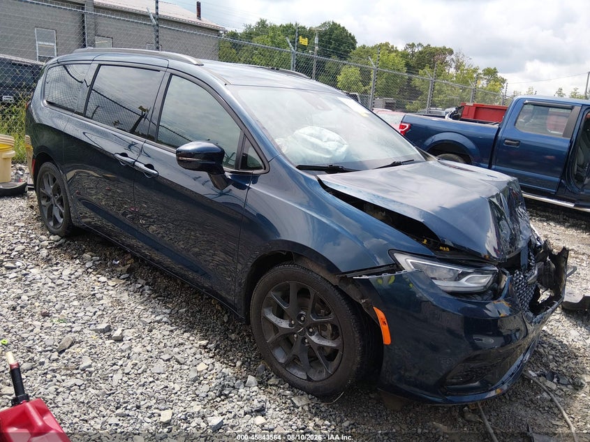 Photo of the 2022 CHRYSLER PACIFICA TOURING L