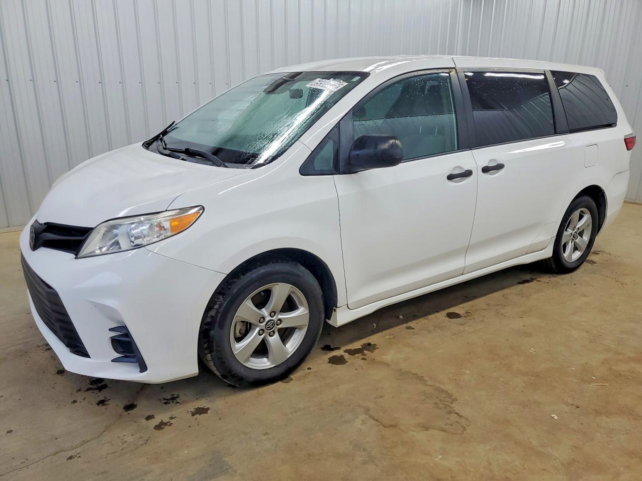 Photo of the 2019 TOYOTA SIENNA L 7-PASSENGER