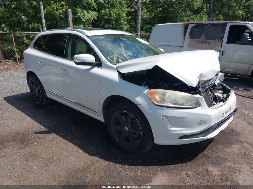 Photo of the 2014 VOLVO XC60 T6 R-DESIGN PLATINUM