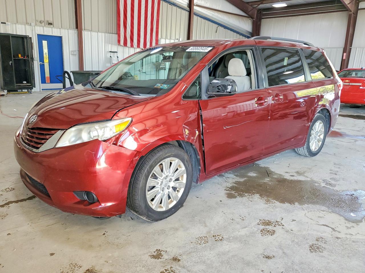 Photo of the 2015 TOYOTA SIENNA LE