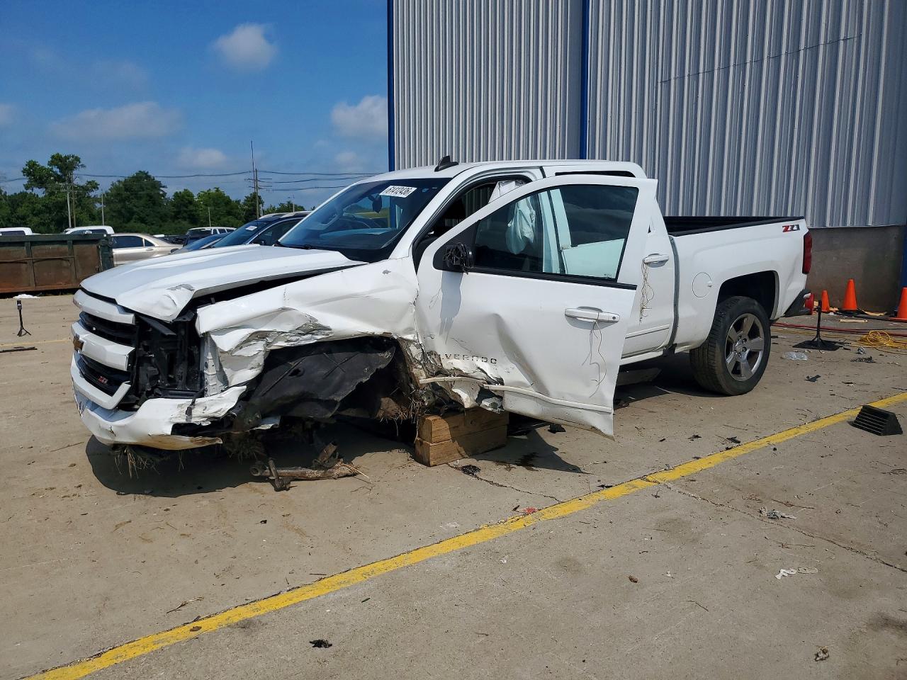 Photo of the 2018 CHEVROLET SILVERADO K1500 LT