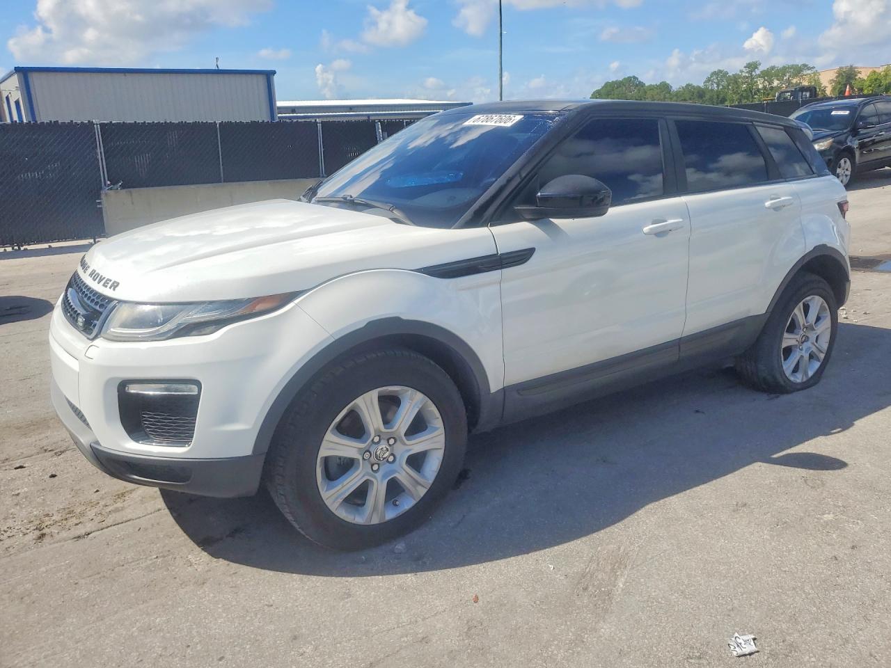 Photo of the 2018 LAND ROVER RANGE ROVER EVOQUE SE