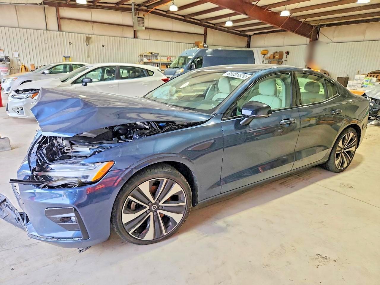 Photo of the 2022 VOLVO S60 B5 MOMENTUM