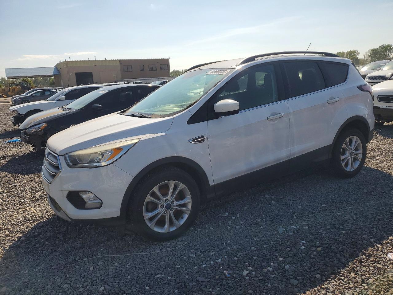 Photo of the 2017 FORD ESCAPE SE