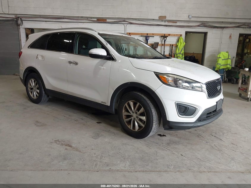 Photo of the 2016 KIA SORENTO 2.4L LX