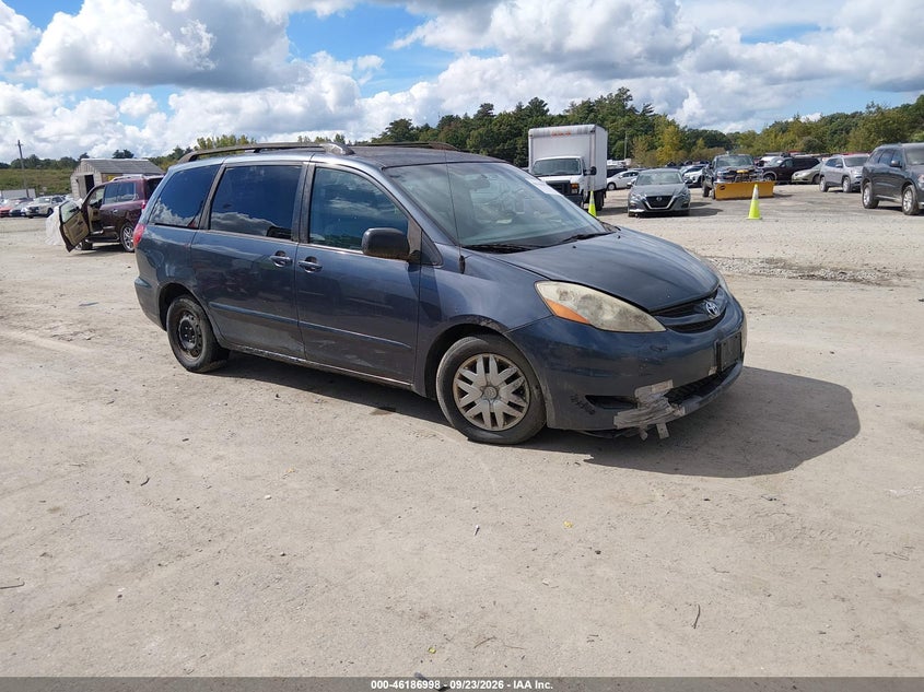 Photo of the 2006 TOYOTA SIENNA LE