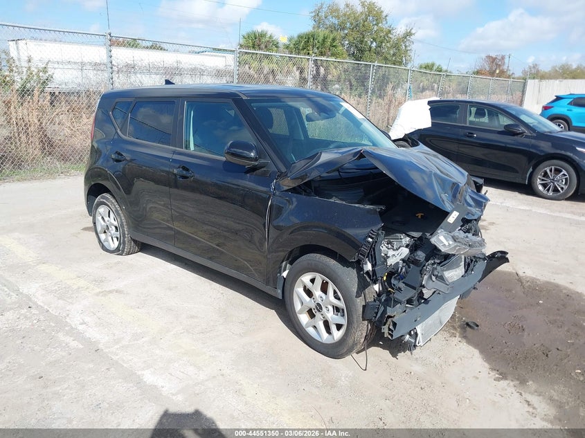 Photo of the 2024 KIA SOUL LX