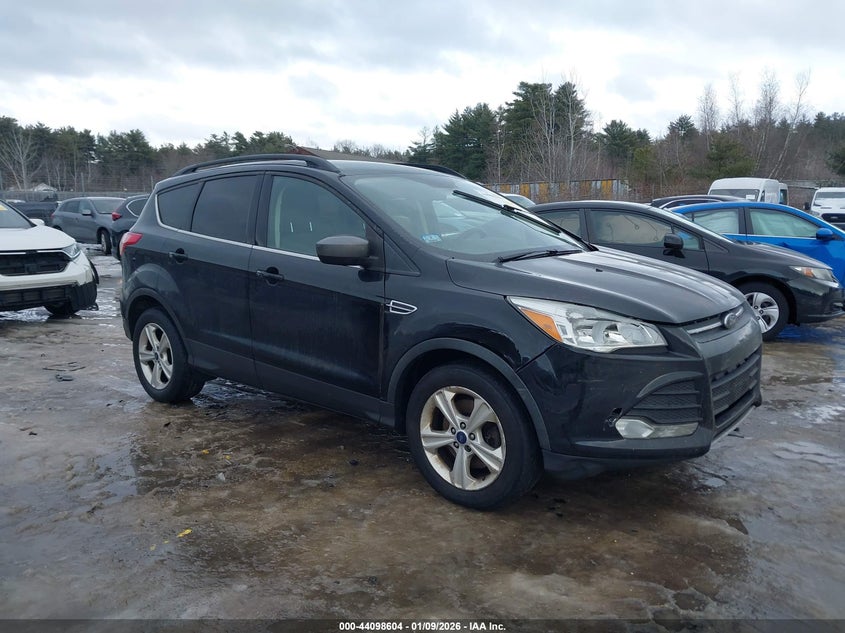 Photo of the 2016 FORD ESCAPE SE