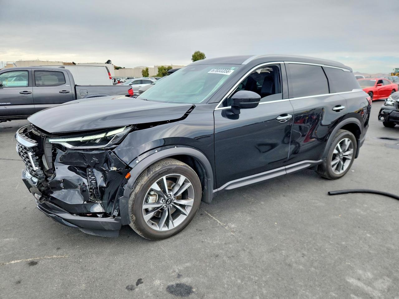 Photo of the 2025 INFINITI QX60 LUXE