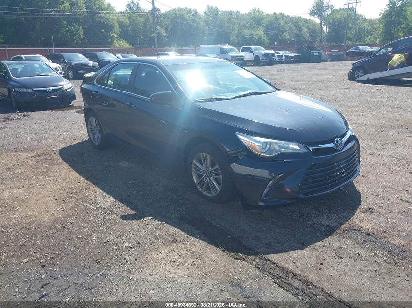 Photo of the 2016 TOYOTA CAMRY SE