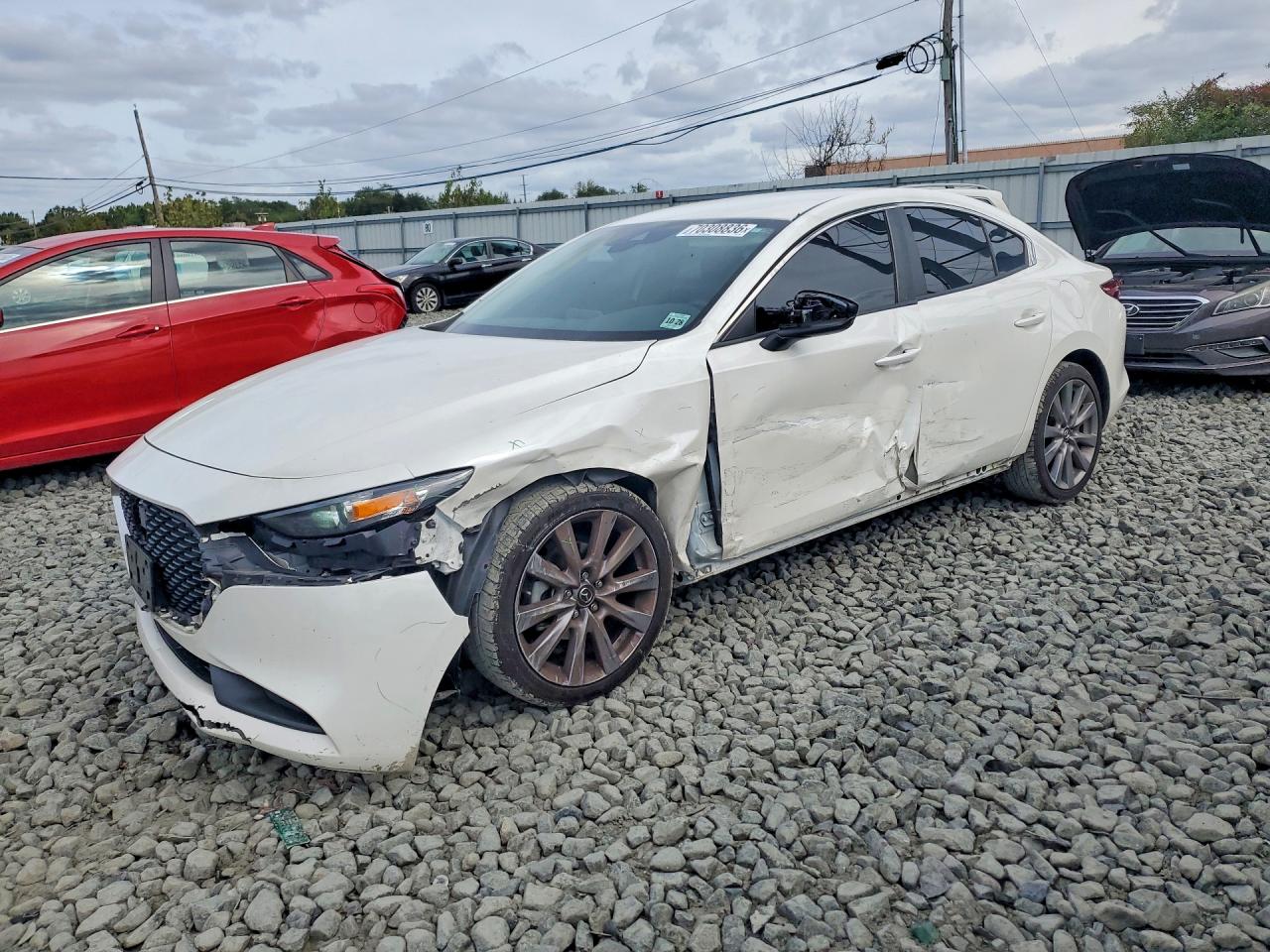 Photo of the 2023 MAZDA 3 SELECT