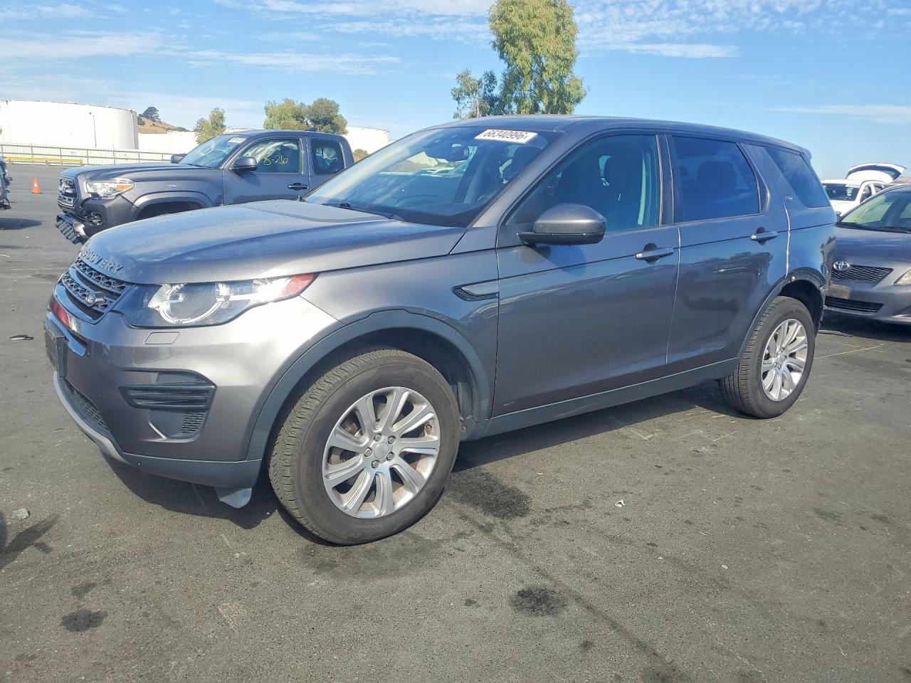 Photo of the 2018 LAND ROVER DISCOVERY SPORT SE