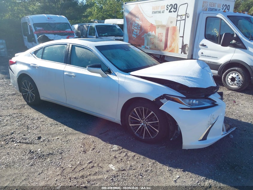 Photo of the 2023 LEXUS ES 300H
