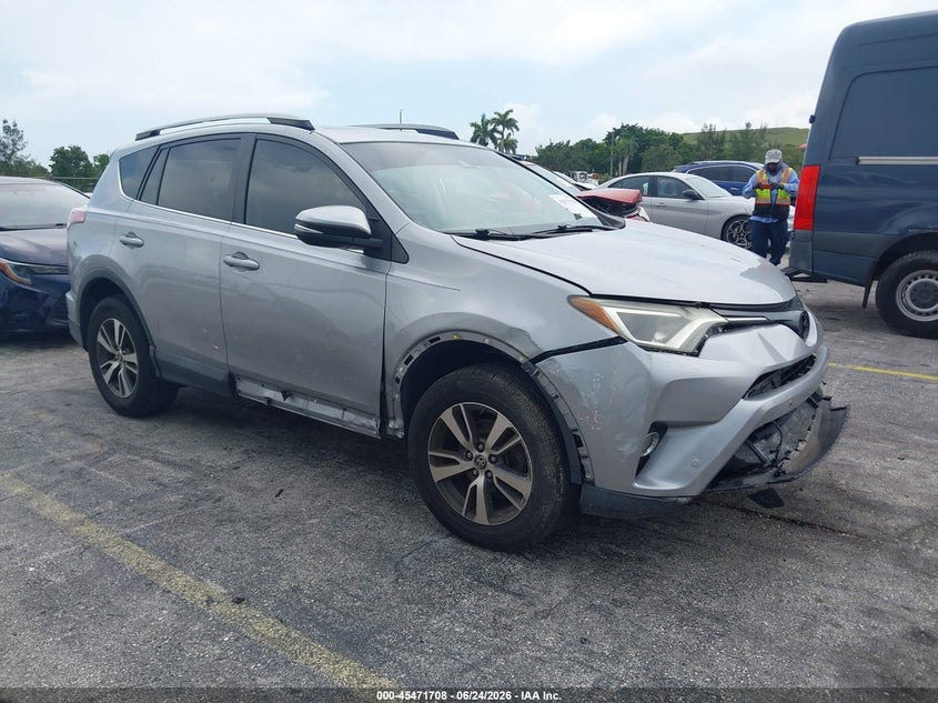 Photo of the 2018 TOYOTA RAV4 XLE