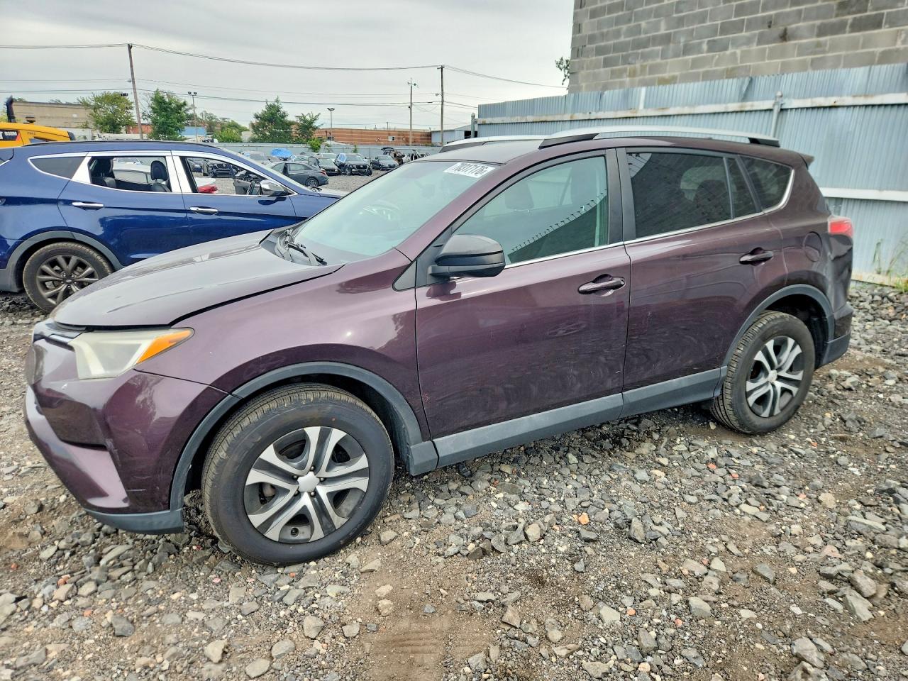Photo of the 2016 TOYOTA RAV4 LE