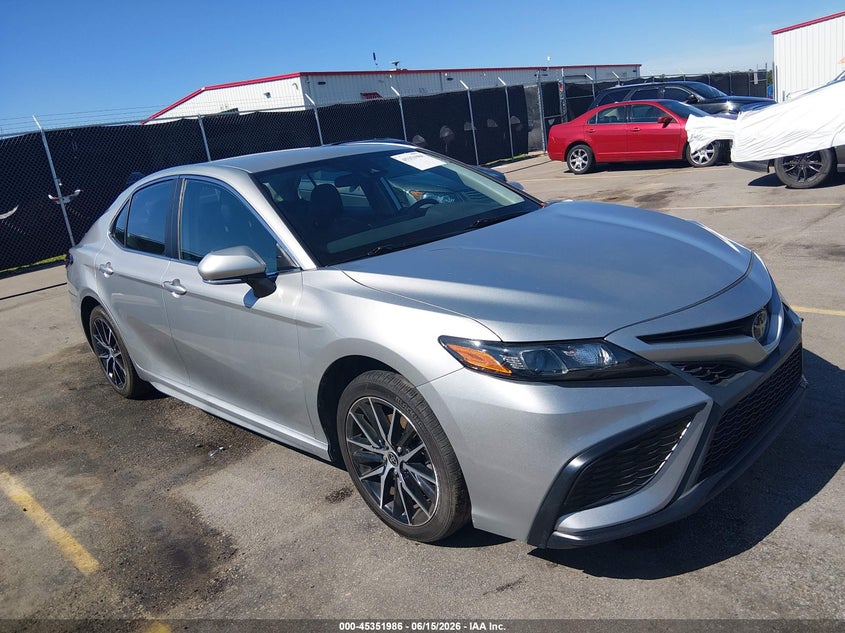 Photo of the 2022 TOYOTA CAMRY SE