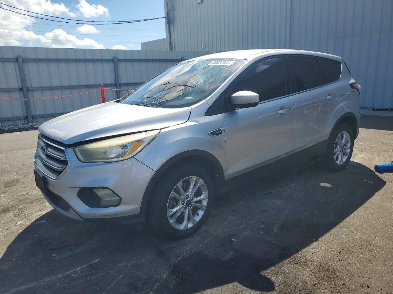 Photo of the 2017 FORD ESCAPE SE