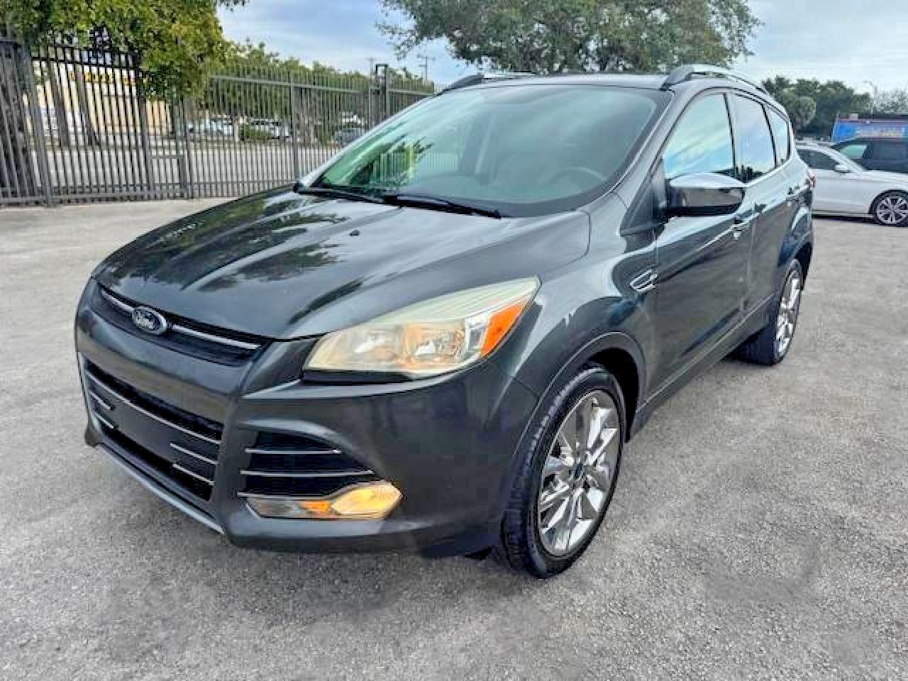 Photo of the 2016 FORD ESCAPE SE