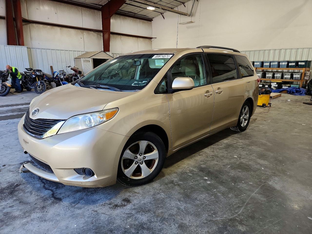 Photo of the 2011 TOYOTA SIENNA LE