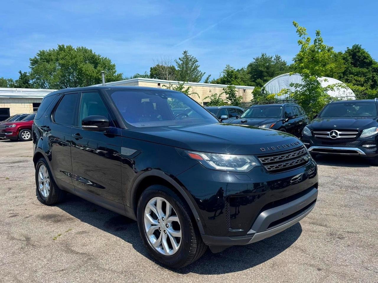 Photo of the 2020 LAND ROVER DISCOVERY SE