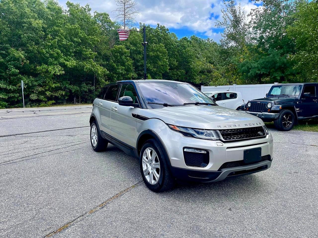 Photo of the 2017 LAND ROVER RANGE ROVER EVOQUE SE