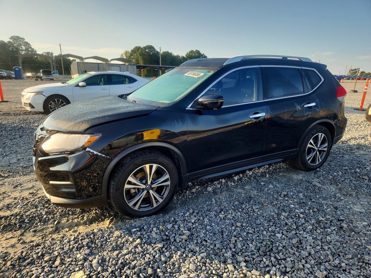 Photo of the 2019 NISSAN ROGUE SV