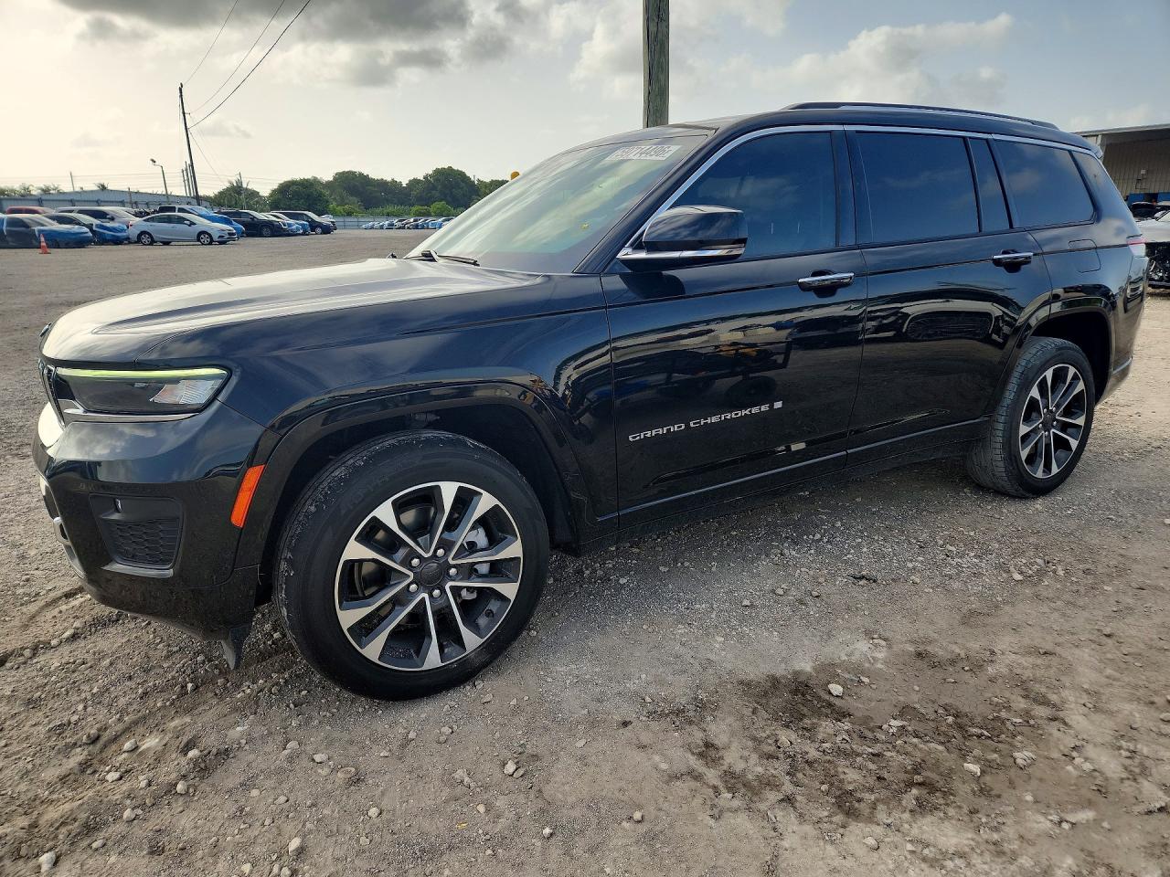 Photo of the 2021 JEEP GRAND CHEROKEE L OVERLAND