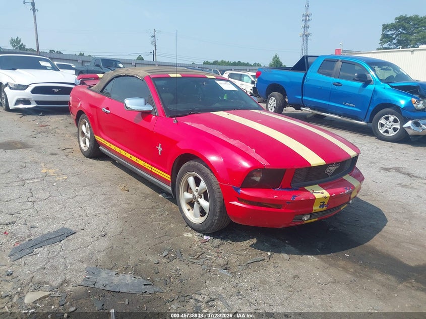Photo of the 2005 FORD MUSTANG