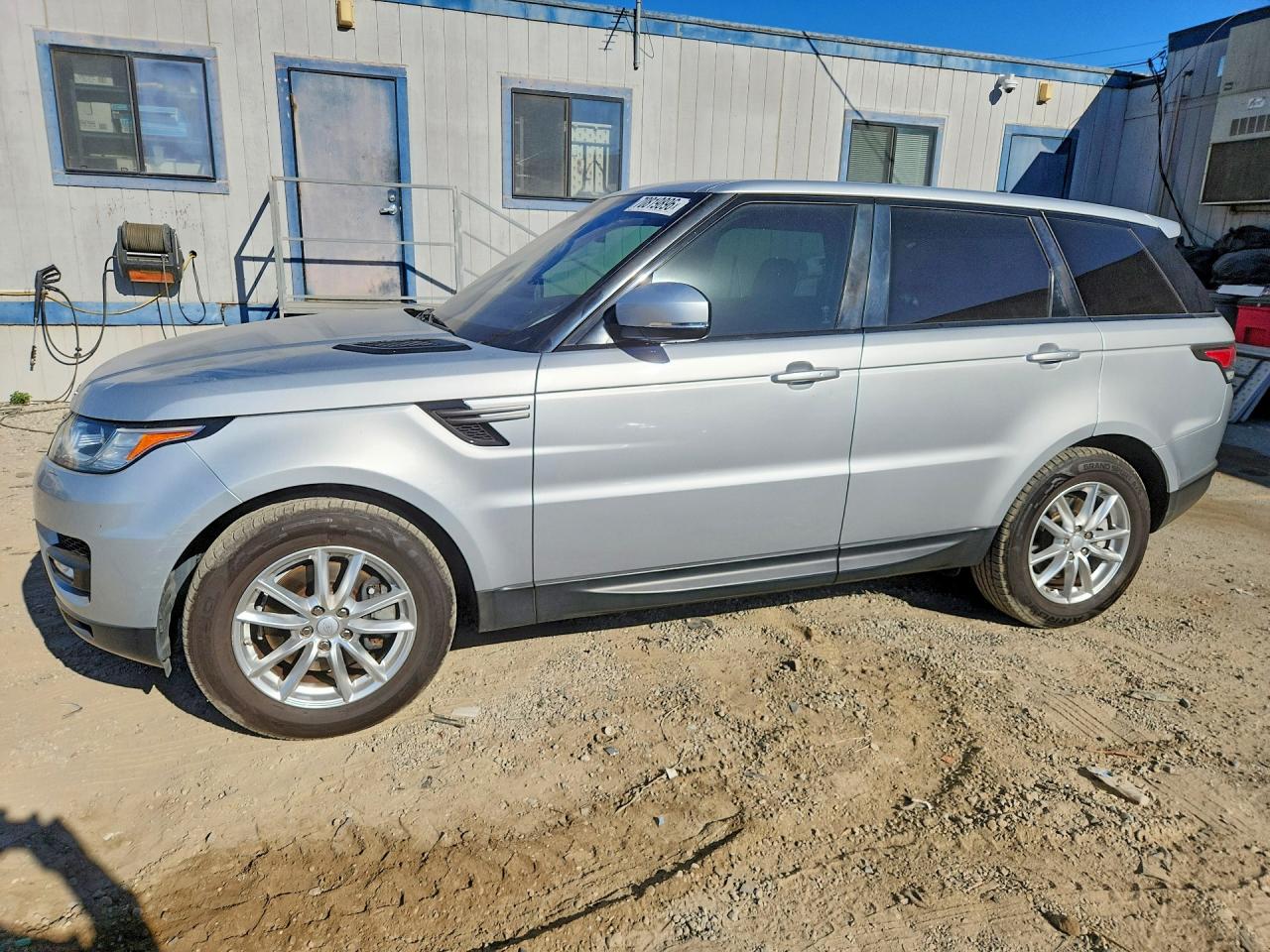 Photo of the 2016 LAND ROVER RANGE ROVER SPORT SE