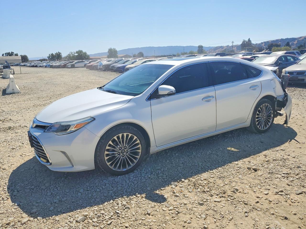 Photo of the 2016 TOYOTA AVALON LIMITED