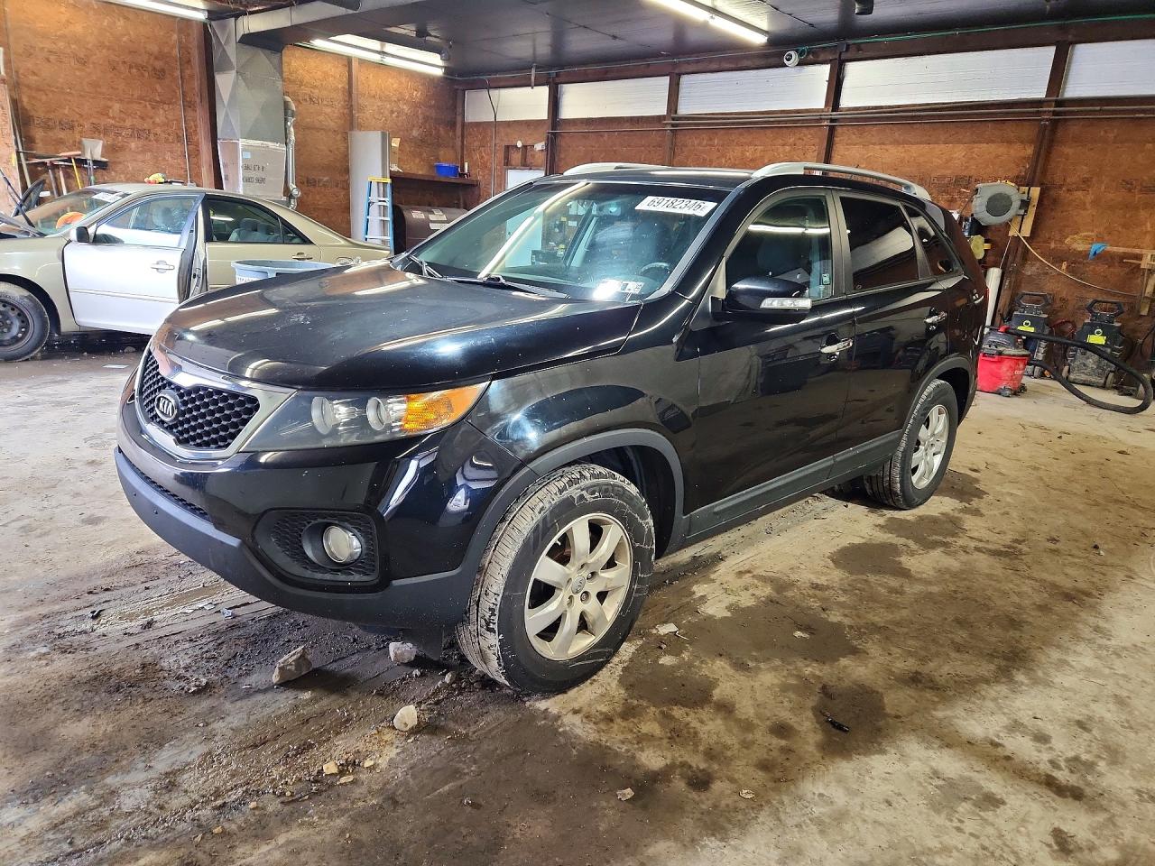 Photo of the 2013 KIA SORENTO LX