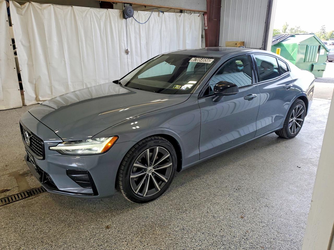 Photo of the 2022 VOLVO S60 B5 MOMENTUM