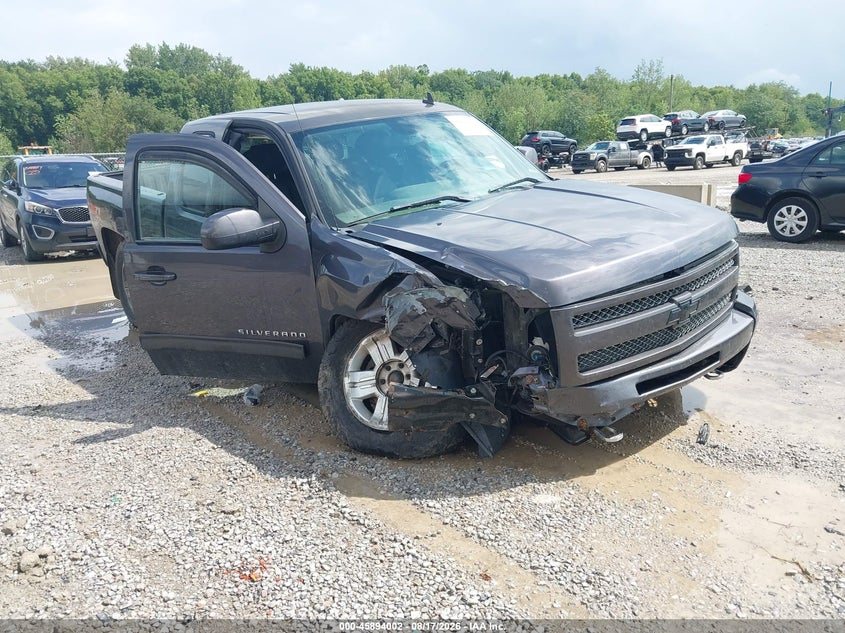 Photo of the 2010 CHEVROLET SILVERADO 1500 LT
