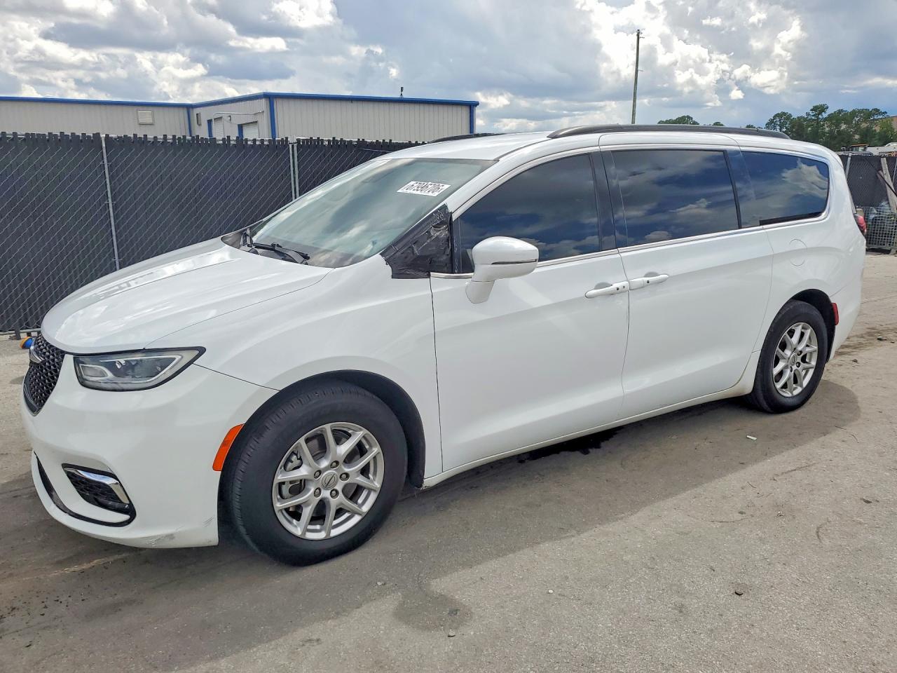 Photo of the 2022 CHRYSLER PACIFICA TOURING L