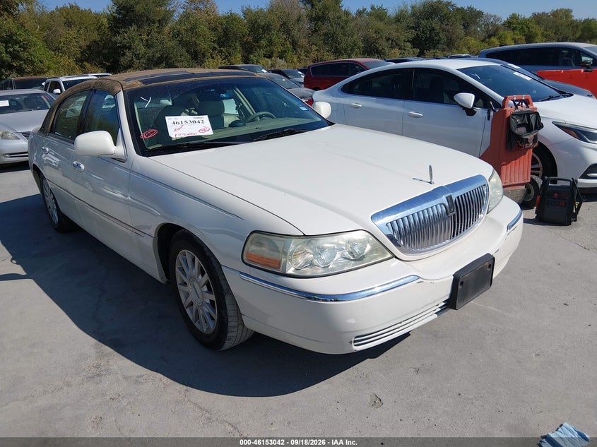 Photo of the 2006 LINCOLN TOWN CAR SIGNATURE