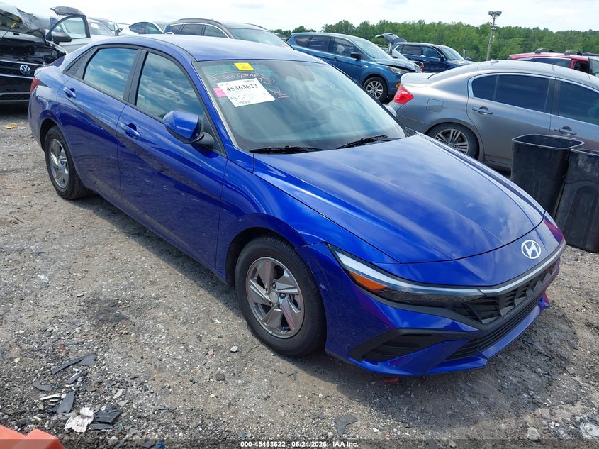 Photo of the 2025 HYUNDAI ELANTRA SE