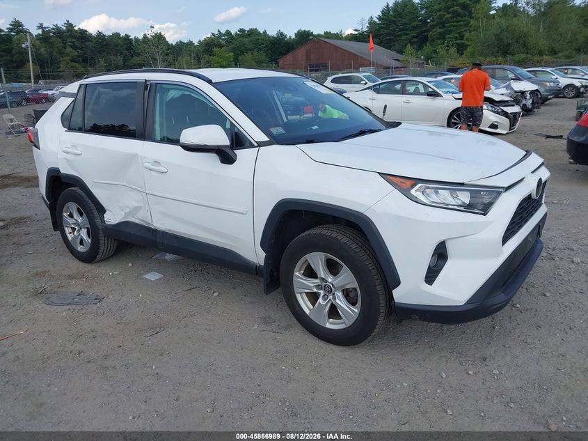 Photo of the 2021 TOYOTA RAV4 XLE
