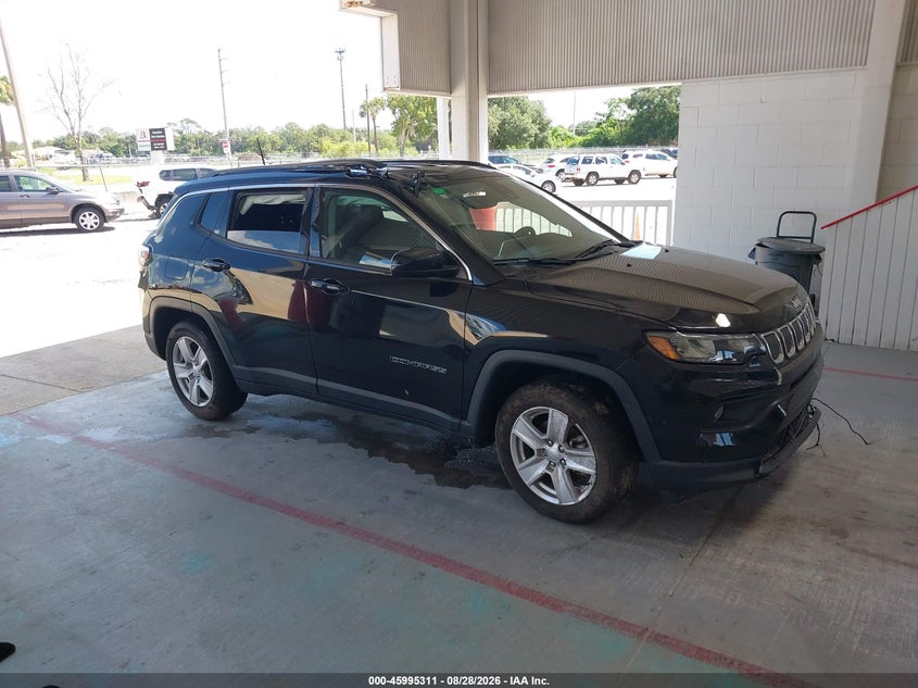 Photo of the 2022 JEEP COMPASS LATITUDE FWD