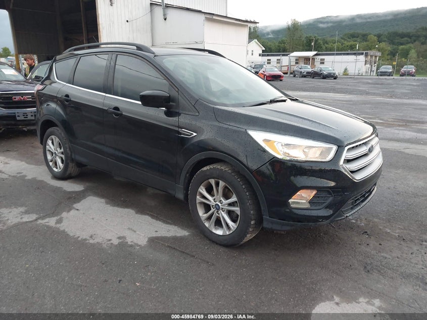 Photo of the 2018 FORD ESCAPE SE
