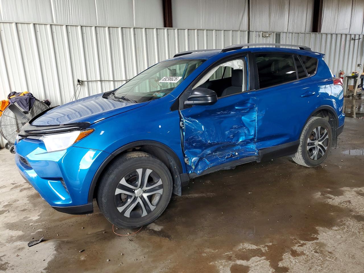 Photo of the 2016 TOYOTA RAV4 LE
