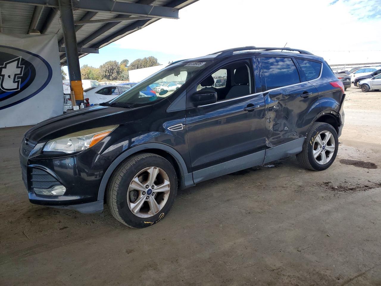 Photo of the 2014 FORD ESCAPE SE
