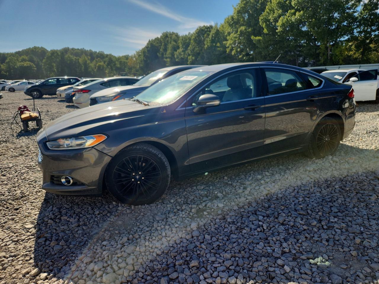 Photo of the 2016 FORD FUSION SE